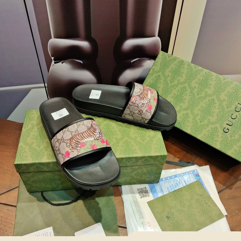 G*u*i slippers